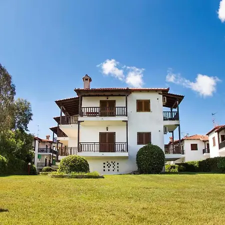 Apartment Beachfront Family With Garden In Halkidiki