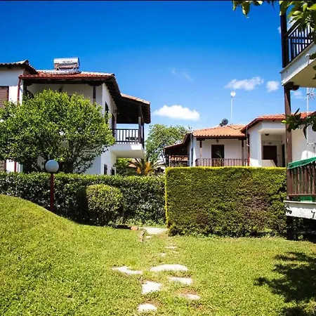 Beachfront Family With Garden In Halkidiki Polychrono