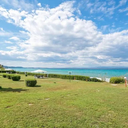 Beachfront Family With Garden In Halkidiki Appartamento *