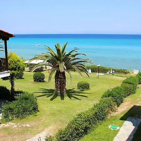 Beachfront Family With Garden In Halkidiki Polychrono
