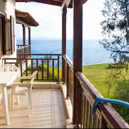Beachfront Family With Garden In Halkidiki *