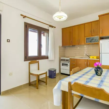 Beachfront Family With Garden In Halkidiki