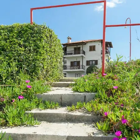 Beachfront Family With Garden In Halkidiki Appartamento