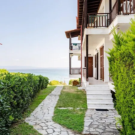 Beachfront Family With Garden In Halkidiki Polychrono