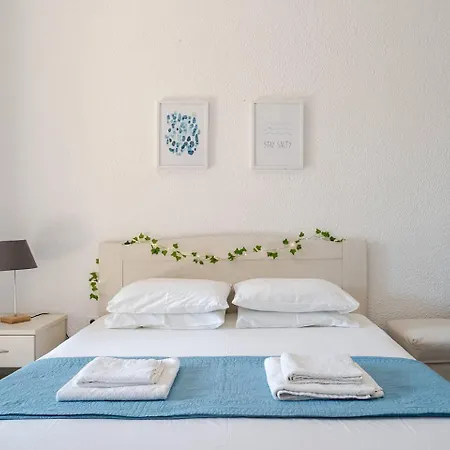 Beachfront Family With Garden In Halkidiki *