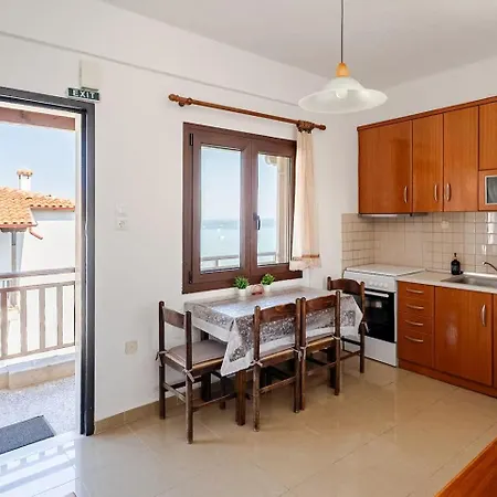 Beachfront Family With Garden In Halkidiki * Polychrono