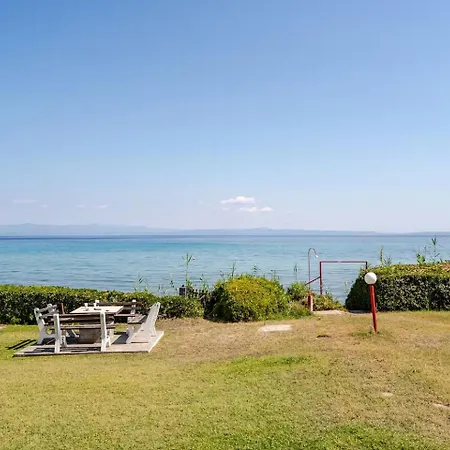 Beachfront Family With Garden In Halkidiki Appartamento Polychrono