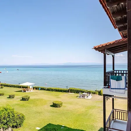 Beachfront Family With Garden In Halkidiki