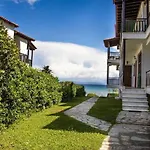 Beachfront Family With Garden In Halkidiki Διαμέρισμα
