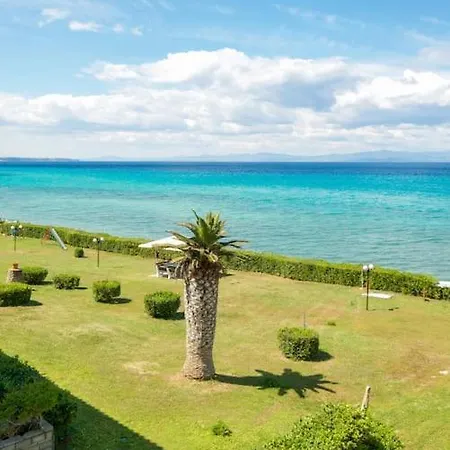 Beachfront Family With Garden In Halkidiki * Polychrono