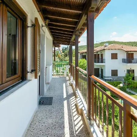 Beachfront Family With Garden In Halkidiki Appartement Polychrono